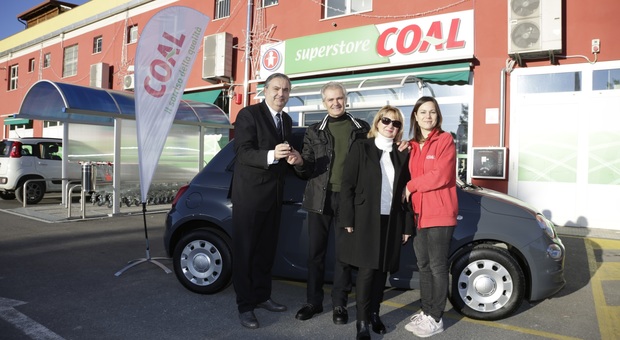 Filottrano, Coal festeggia un anno con i premi: Fiat 500 ad un cliente