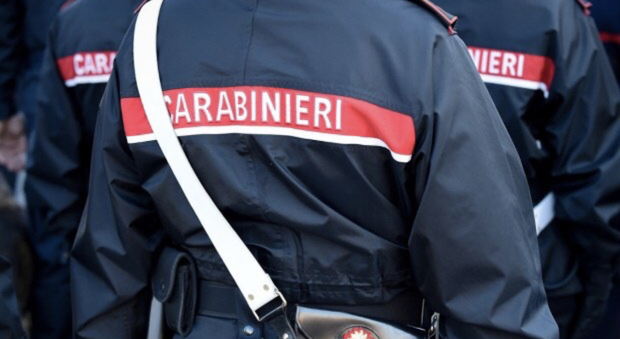 Cilento, 82enne prende a bastonate i carabinieri: arrestato
