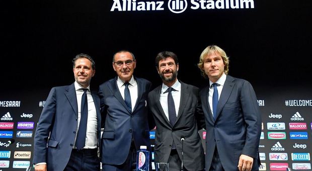 La prima volta di Sarri alla Juventus, le reazioni dei napoletani: «Orrore»