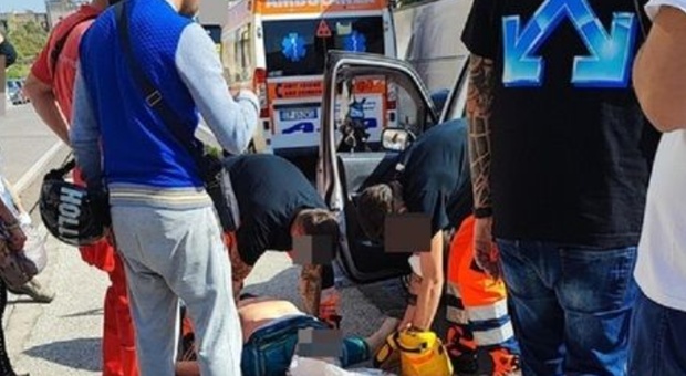 Choc a Napoli, anziano muore d'infarto davanti alla moglie dopo essere stato rapinato