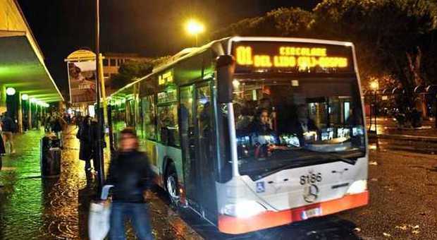 Roma, guardie armate presto sui bus: nel traffico un'aggressione a settimana