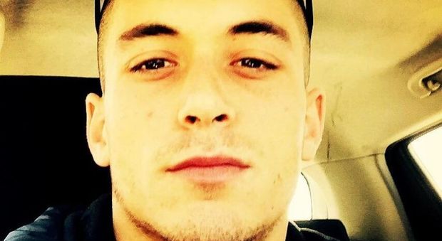 Travolto in scooter da un'auto all'incrocio, Cristiano, 23 anni, muore a Lecce