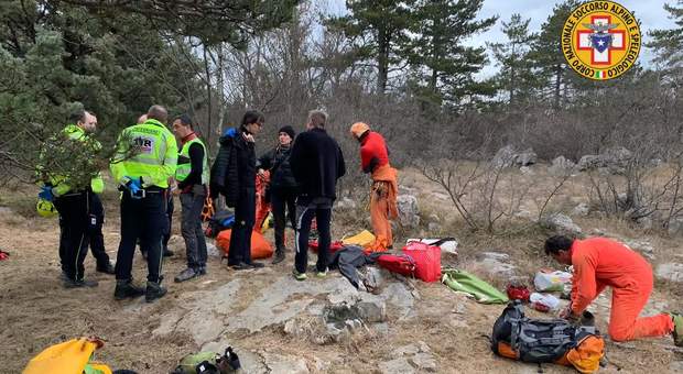 Volo di 50 metri nella grotta, recuperato uno speleologo: è ferito