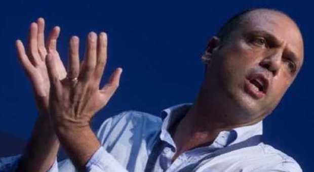 Alfano risponde a Berlusconi: «Tornare insieme in nome del Ppe»