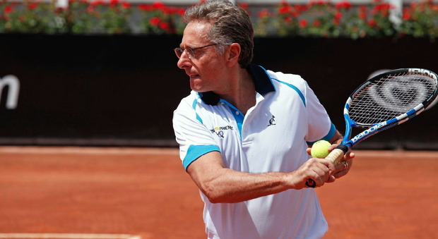 Paolo Bonolis in versione tennista