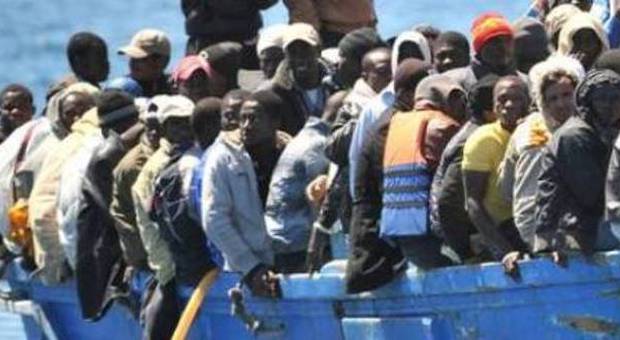 Un barcone di immigrati