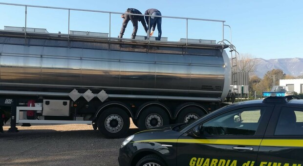 Scoperta maxi frode con il carburante, denunciate 116 persone e sequestrati beni per 40 milioni di euro