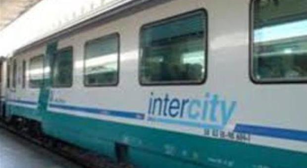 Trenitalia smentisce notizie su cancellazione Intercity: «Per ora nessuna dismissione»