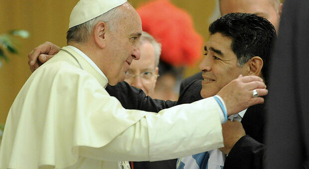 Maradona, Papa Francesco invia alla famiglia un rosario e una lettera di condoglianze