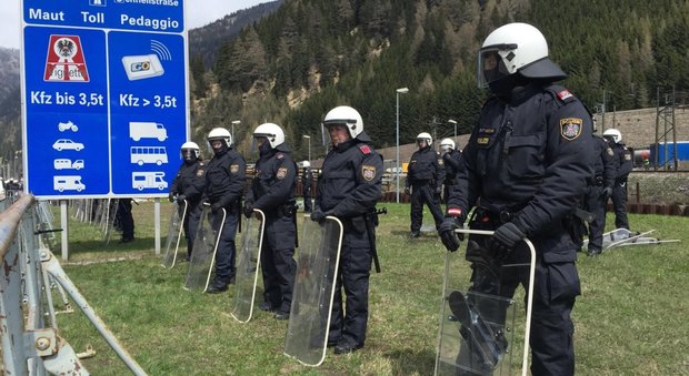 Brennero, Alfano incontra il ministro austriaco: «Non ci sarà nessun muro»