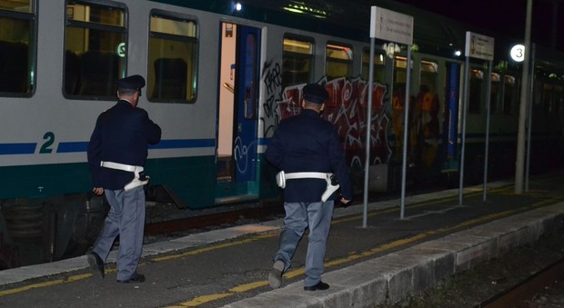Roma, treno travolge operai che lavorano sui binari: feriti