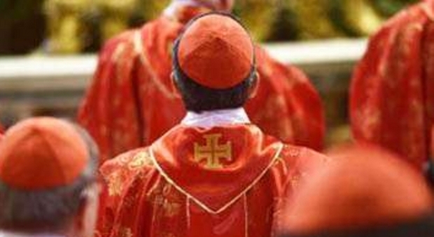 Truffatori travestiti da cardinali presi da carabinieri vestiti da preti: arresti anche nella basilica di Santa Maria degli Angeli