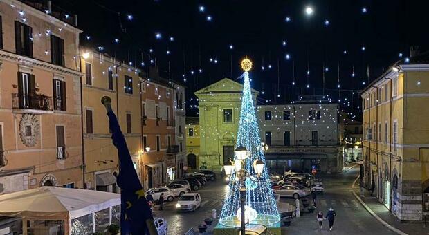 Civita Castellana, è già aria di Natale con l'accensione delle luminarie nelle strade