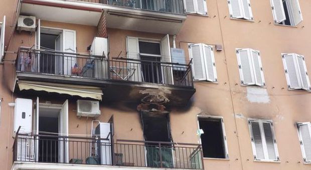 Roma, palazzo in fiamme al Tufello: evacuato. ​Due persone finiscono in ospedale