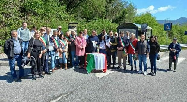 Caro pedaggi A24 e A25, dai cento sindaci di Lazio e Abruzzo un appello al ministro Salvini: «Aiutare i pendolari»