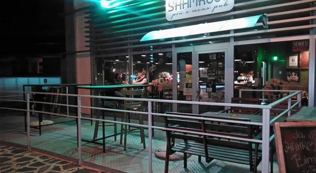 Furti e atti vandalici, Shamrock pub nel mirino: spariti gli ombrelloni