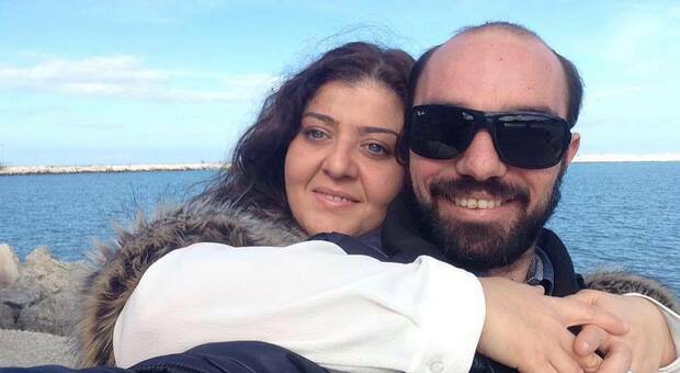 Antonia, morta a 41 anni a causa del covid a Barletta: «Ha atteso 11 ore un posto letto in ospedale»