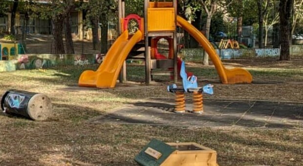 Pesaro, notte di vandalismi al parco di Vismara