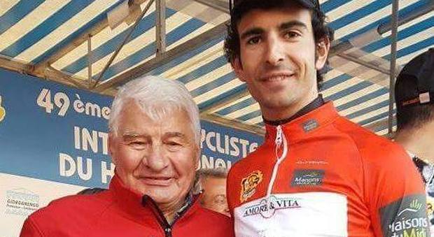 Marco Bernardinetti insieme al campione del passato Raymond Poulidor