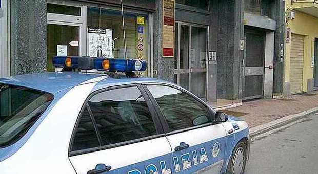 Urbino, arrestato il vandalo delle gomme che si scatenava nel parcheggio dell'Asur
