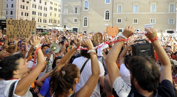 immagine Vaccini, manifestazione davanti al Senato