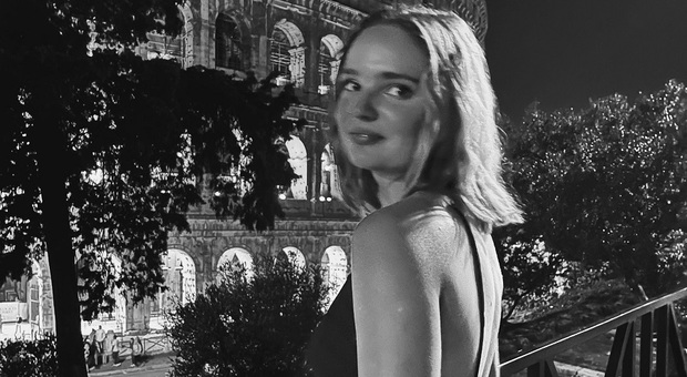 La studentessa Usa a Firenze: «Studiare in Italia? L'ho odiato». Ironia social, e tra i commenti spunta Amanda Knox