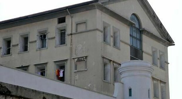 Il sottosegretario Sisto in visita al carcere di Bari: «Obiettivo rieducare»