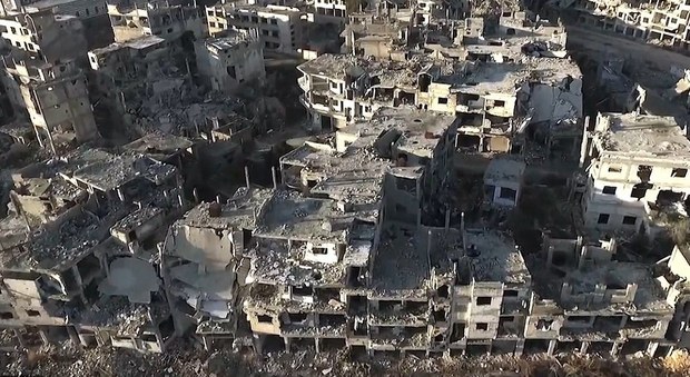 La guerra vista dall’alto: le immagini choc della città siriana di Homs dopo 5 anni di devastazioni
