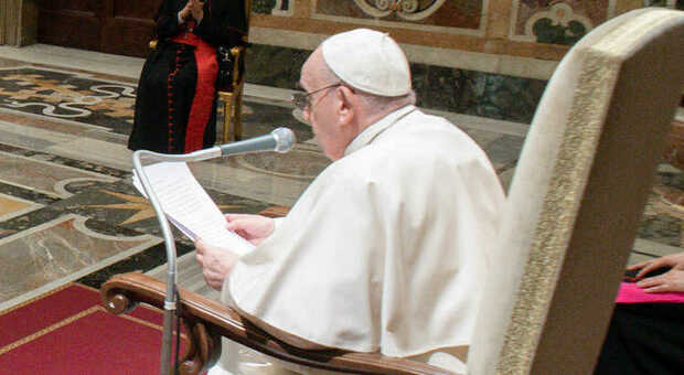Il Papa prega per Indi Gregory e pensa a tutti i bambini: «Rischiano la vita per la malattia o la guerra»