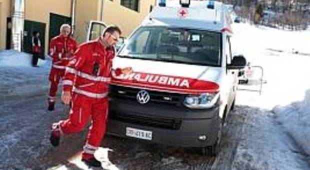 L'ambulanza a Piancavallo pronta per trasportare il paziente