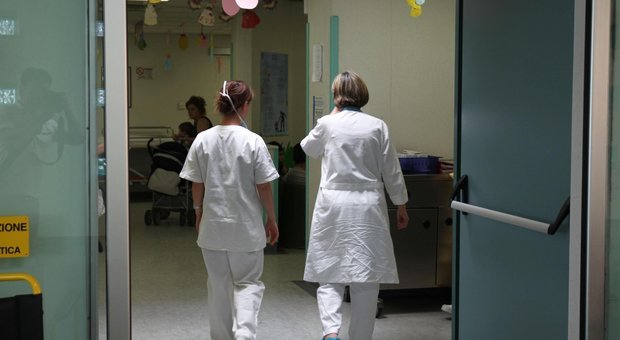 Errori medici, fuga dalle polizze: risarcimenti da primato nella Sanità