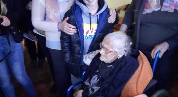 Nonna Lina festeggia i cento anni «Mai avuta la febbre nella mia vita»