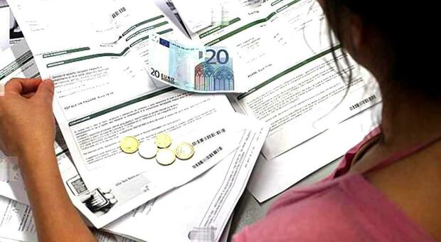 Caro-bollette insostenibile. L’Arengo aiuta le famiglie: dal bilancio spunta un tesoretto di 170mila euro