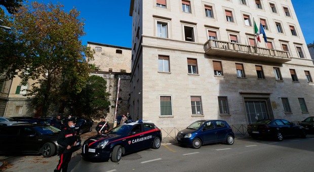Perugia, molestate a scuola da un ottantenne due bambine di terza elementare