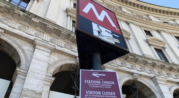 Roma, Metro A Repubblica riapre domani dopo 256 giorni di stop: «Operative solo 4 scale»