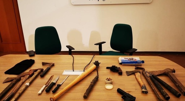 Manduria, in casa nascondeva armi e munizioni: arrestato