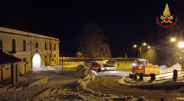 Quattro ragazzi bloccati nella tormenta di neve: salvi