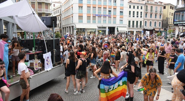 La proposta di fare i registri per i trans con gli alias a Treviso scatena la polemica