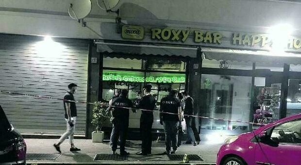 Roma, il sicario di "Diabolik" accusato anche dell'agguato al Roxy Bar: nel mirino due fratelli, si salvarono in extremis