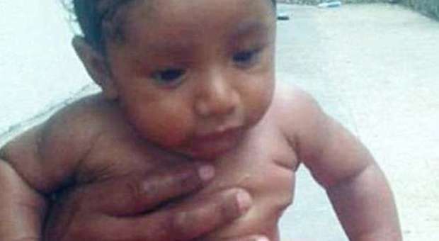 Bimbo di 7 mesi ucciso dai narcos: crivellato insieme ai genitori