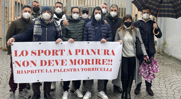 Napoli, le scuole di Pianura restano senza palestre: «Lo sport non deve morire»