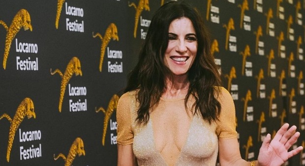 Paola Turci, sempre più bella: al Festival di Locarno il look è super sexy