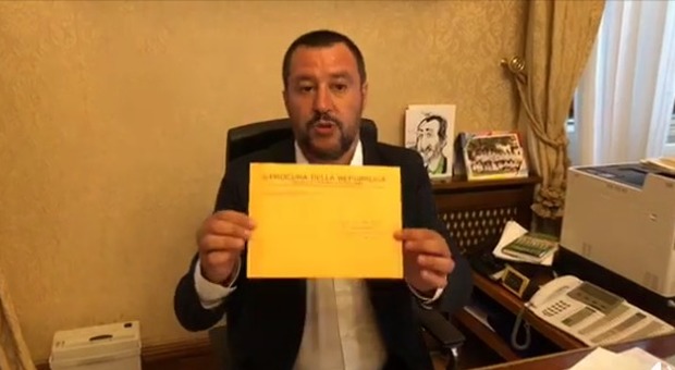Salvini indagato, dall'anticorruzione alle toghe: scricchiola l'asse giallo-verde