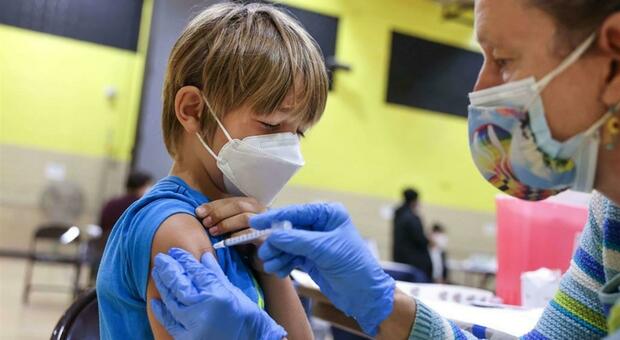 Vaccini ai bambini 5-11 anni, in Campania si parte subito nelle scuole-pilota