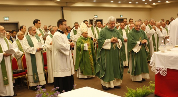 Caserta, il vescovo ai parroci: non lasciamo sole le famiglie