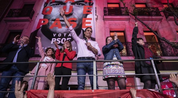 Elezioni in Spagna, il nuovo Parlamento: Il Psoe ha 123 seggi su 350, Popolari dimezzati