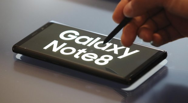 Galaxy Note 8, preordini record per il rivale dell'iPhone X: al via alle vendite in Italia