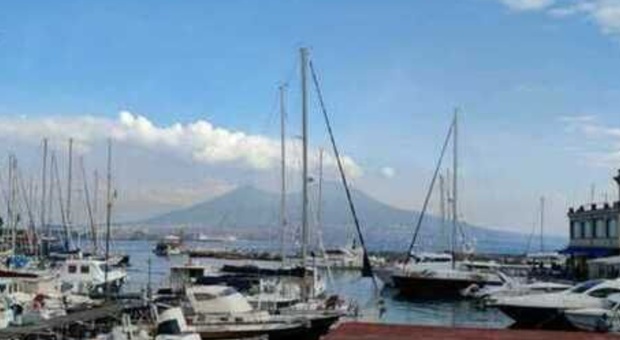 Napoli, aliscafo con 100 passeggeri sbatte contro un molo: diversi feriti tra cui una bimba di pochi mesi