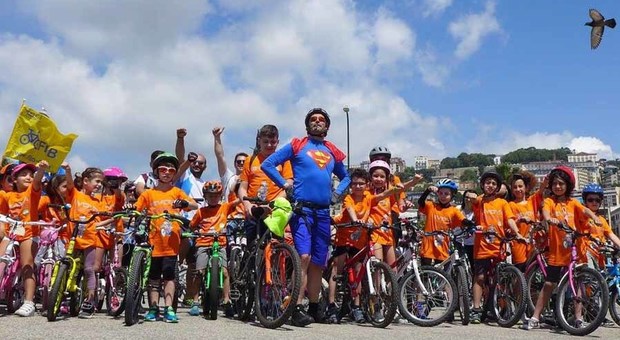 «Bimbimbici»: piccoli ciclisti “invadono” Napoli