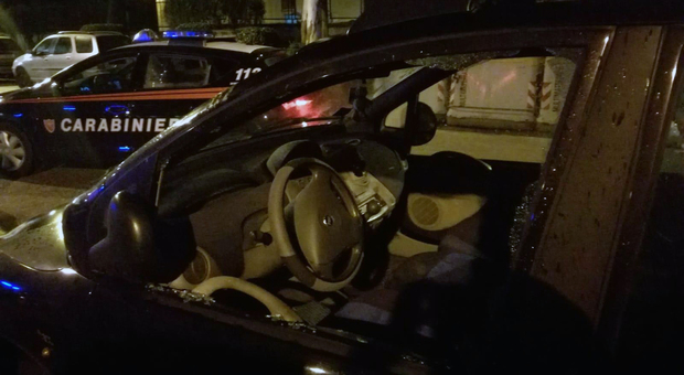 Saccheggiavano auto in sosta: due fratelli arrestati a Piscinola